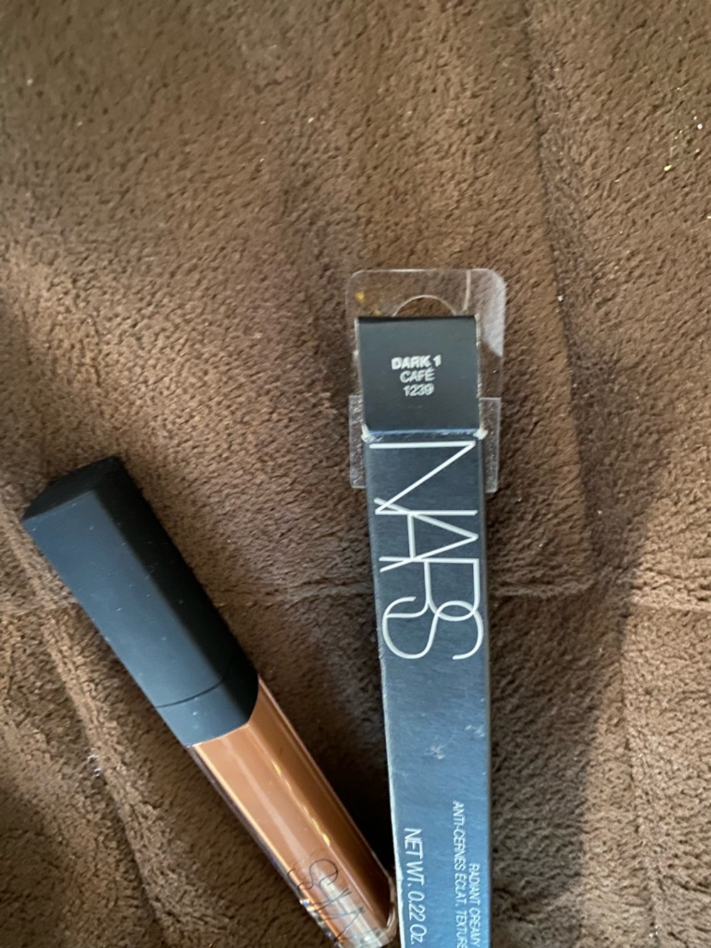 NARS Creamy Concealer / Creamy Liquid Color in Warm Caramel Tone - Picture 2 of 3